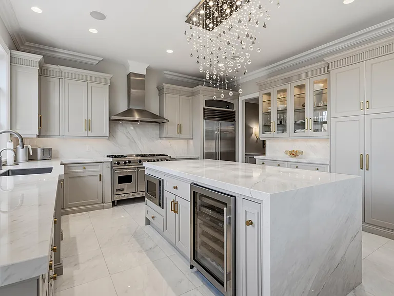 605 Heights Ln — Photo 4