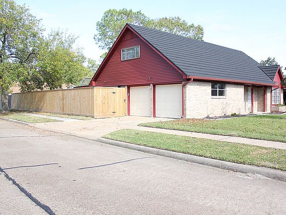 4th image of 305 Crete Dr