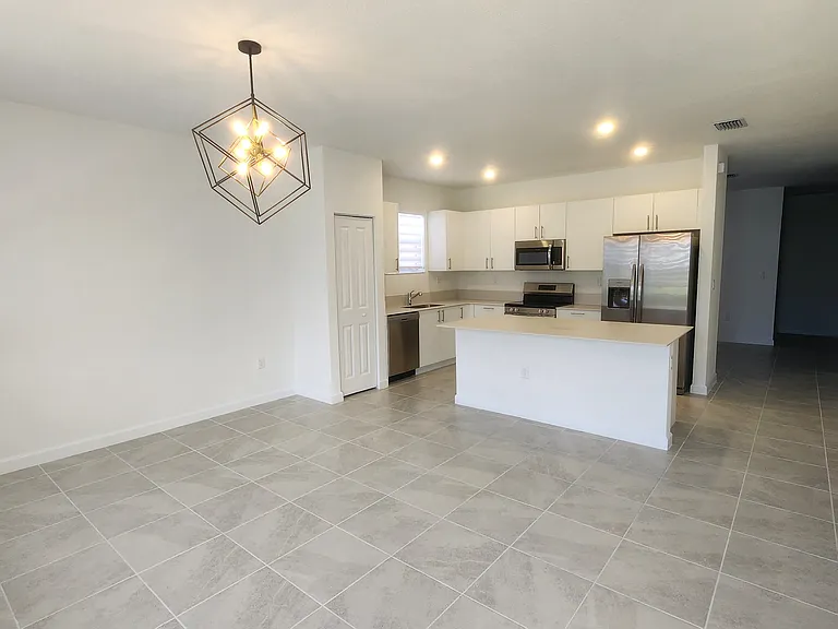 2267 SE 30th St — Photo 3