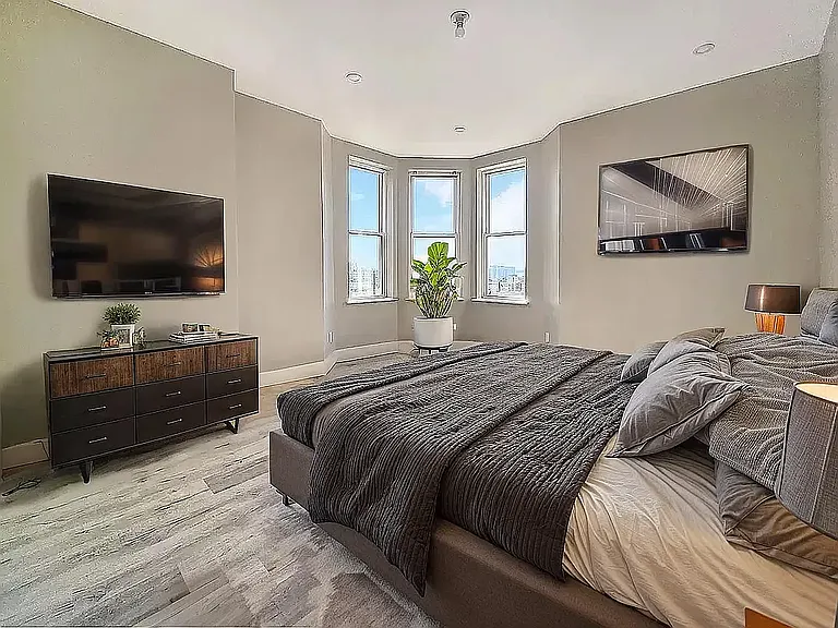 739 6th Ave #2A — Photo 4