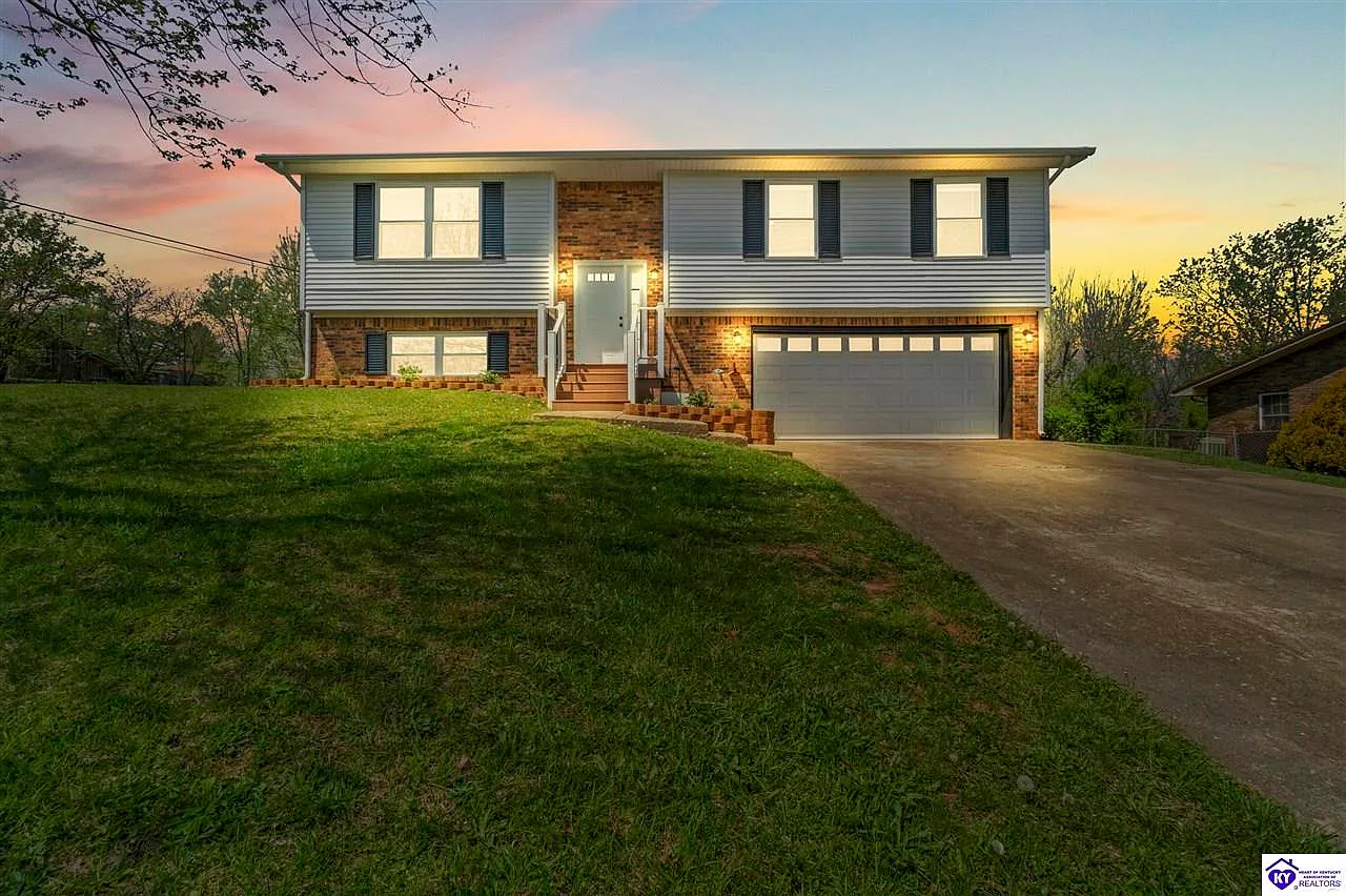 1352 Hunters Ln photo 1