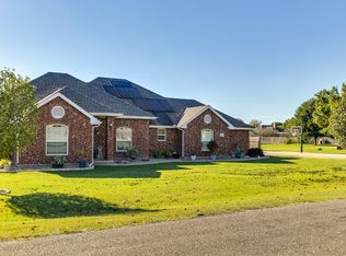 1120 Hampshire Dr, Waxahachie, TX 75165