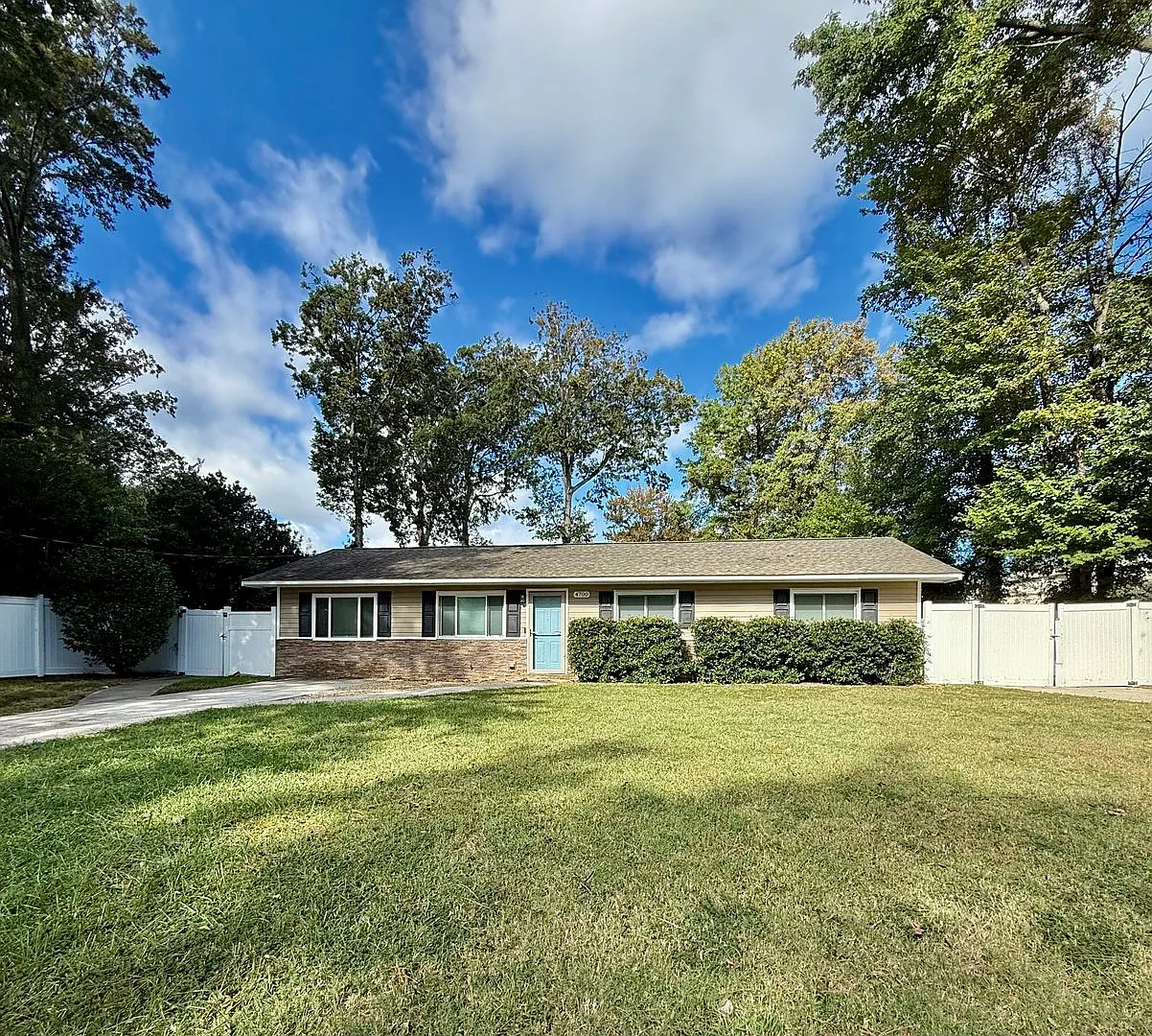 4BD/2BA Renovated Ranch on Cul-de-sac in Bradford Acres! Detached Garage! Off of Shore Drive! — Photo 1