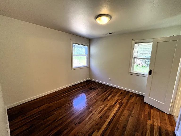 488 Sea Ave — Photo 16