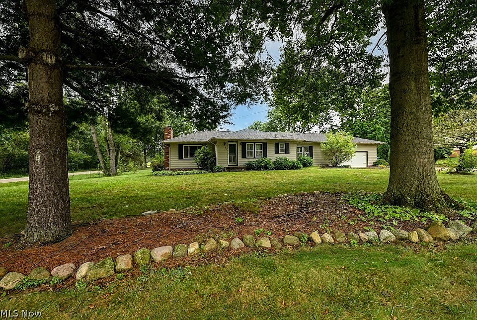 1st image of 490 Bonshire Rd