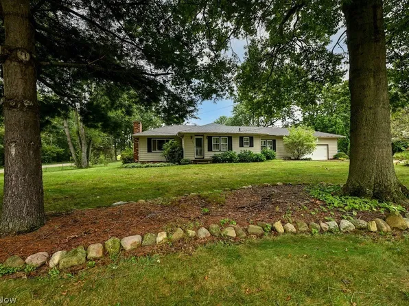 490 Bonshire Rd, Akron, OH 44319