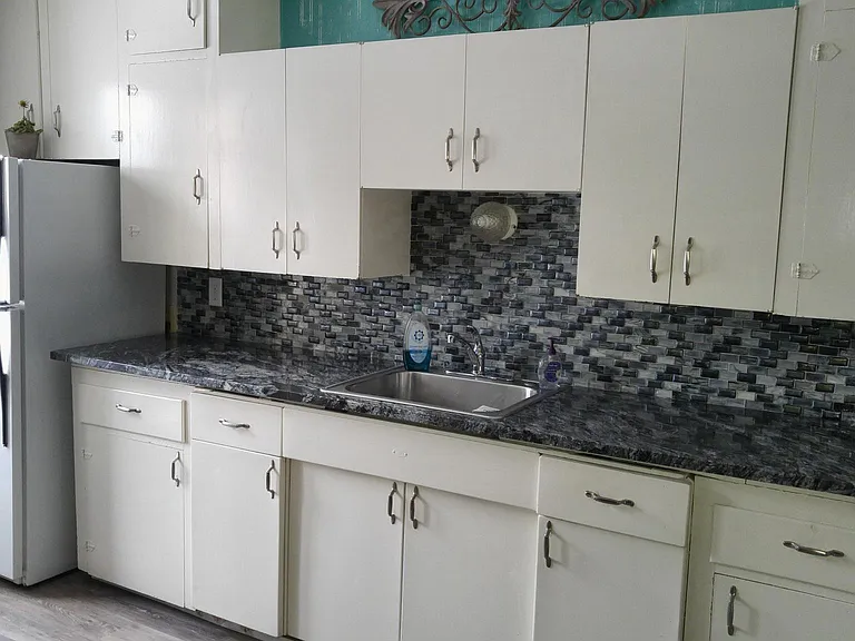 530 Mathews St — Photo 13