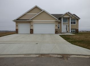 42 Mulberry Loop, Minot, ND 58703