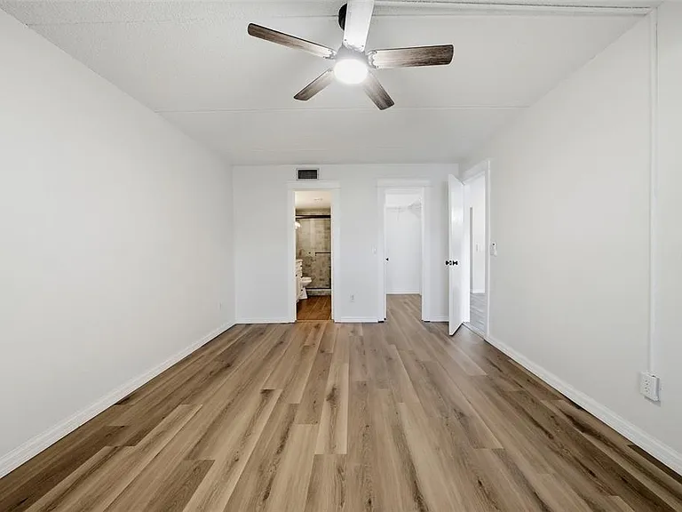 3821 N Oak Dr #J21 — Photo 12