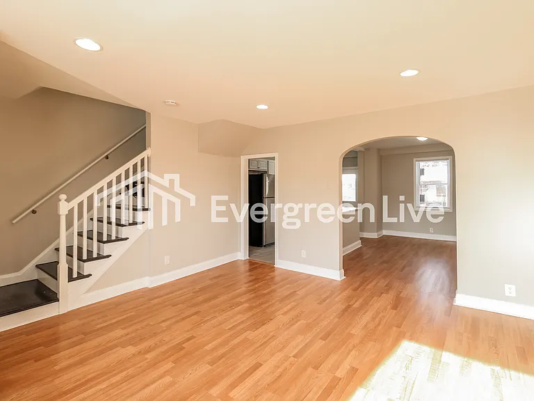 132 N Monastery Ave — Photo 2