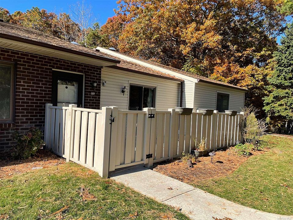 1st image of 951 Skyline Dr #951