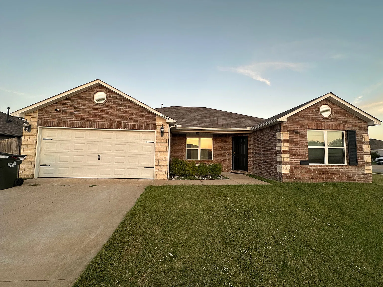 4 bed, 1690 sqft, $2,100 — Photo 2