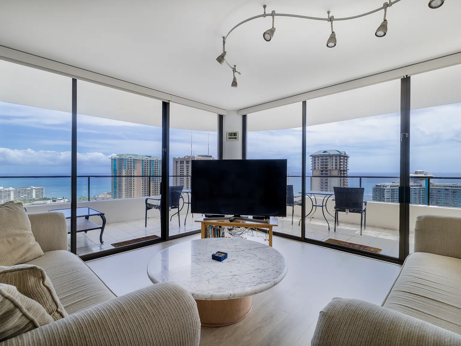 2 bed, 1268 sqft, $6,450 — Photo 3