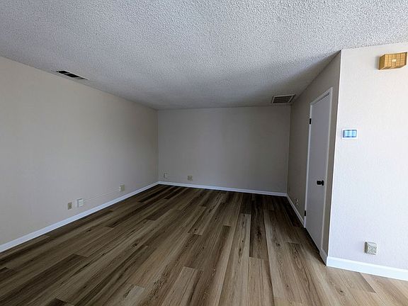 4th image of 6091 Montgomery Ct