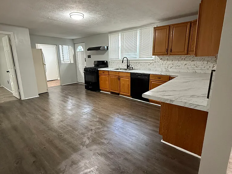260 Bridge St #1 — Photo 4