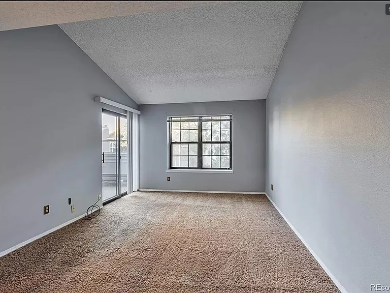 942 S Walden St #202 — Photo 12