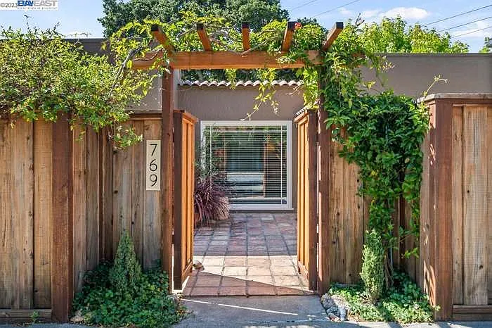 769 Vincente Ave — Photo 2