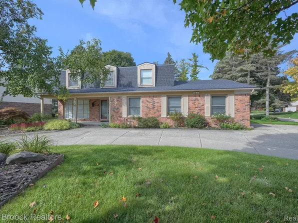 28857 Lake Park Dr, Farmington Hills, MI 48331