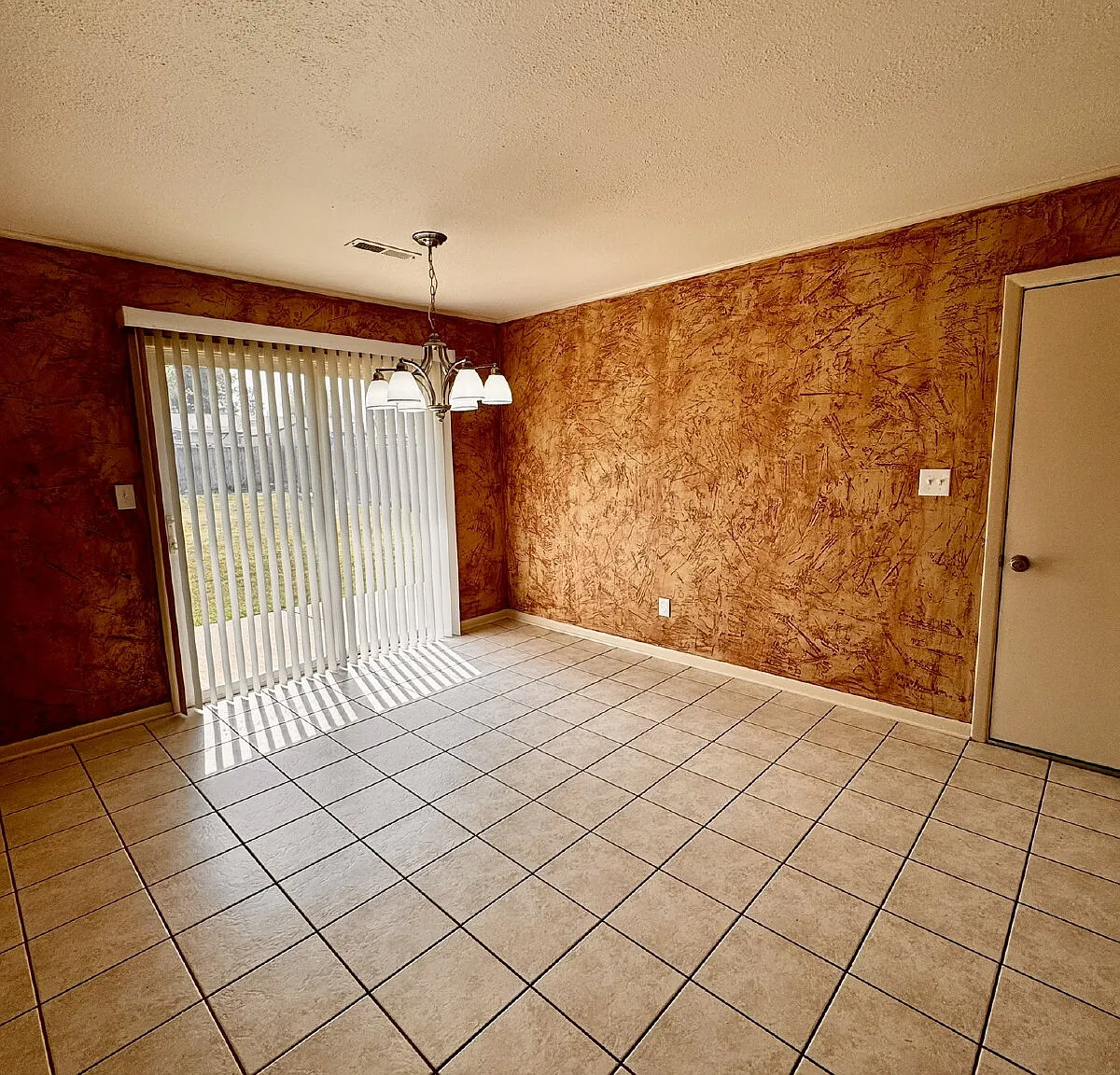 3 bed, 1.5 bath, 975 sqft, $1,475 — Photo 4