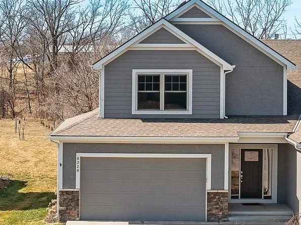 8328 Valley Spring Dr, De Soto, KS 66018