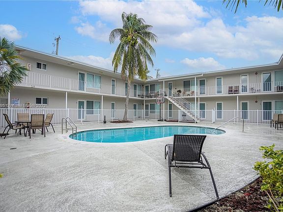 3rd image of 1940 Bay Dr #12A
