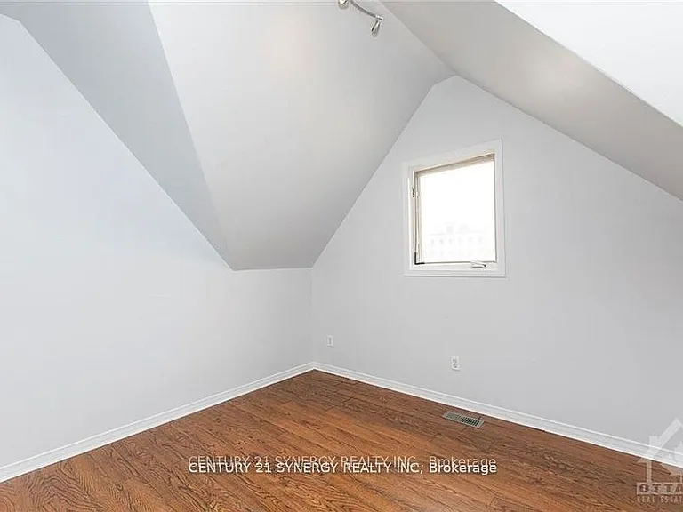 450 Maclaren St #11 — Photo 9