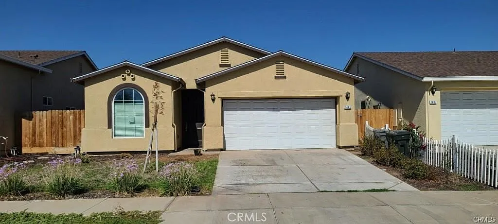 1445 Dynes St photo 1