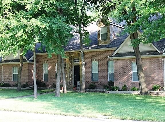3rd image of 1308 Oak Creek Dr