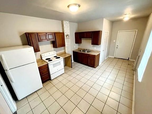 4th image of 1024 Tupelo St