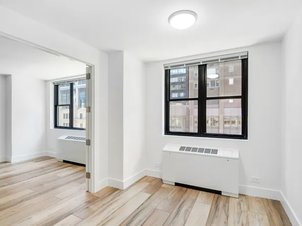 315 West 57th Street image 7 of 25