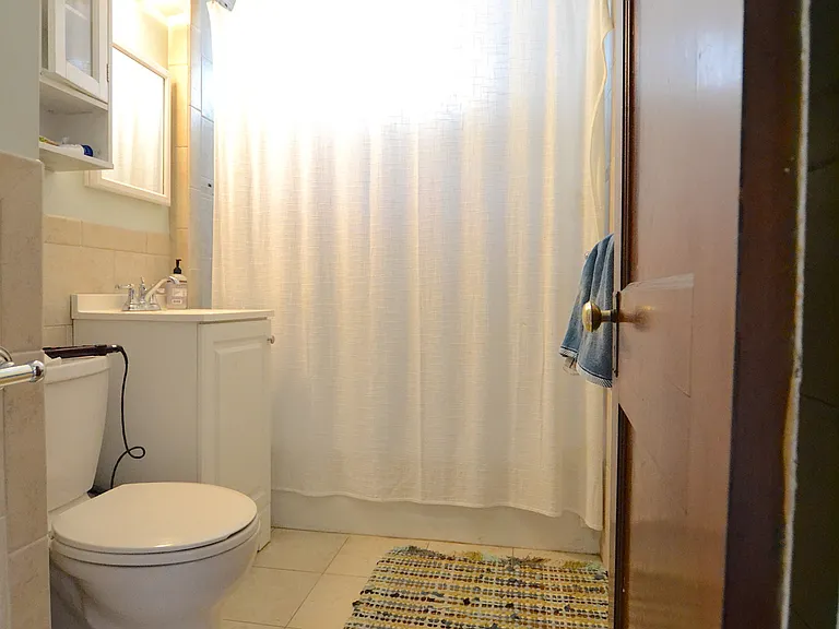 548 Washington St #2 — Photo 4