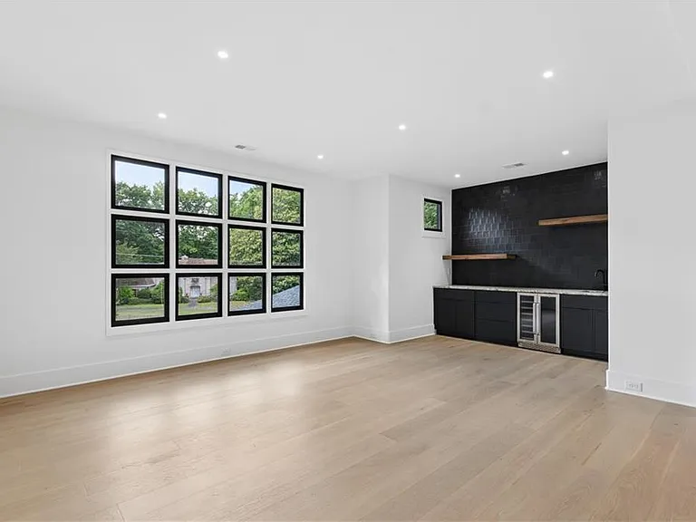 1000 Clementstone Northeast Dr — Photo 31