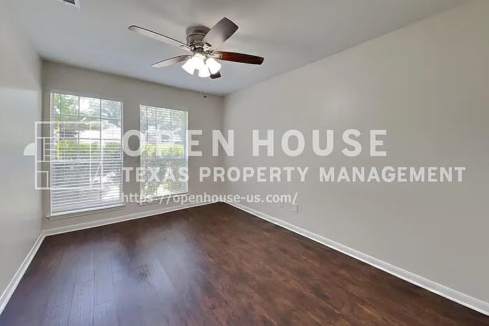 2631 Sherwood Hollow Ln — Photo 13