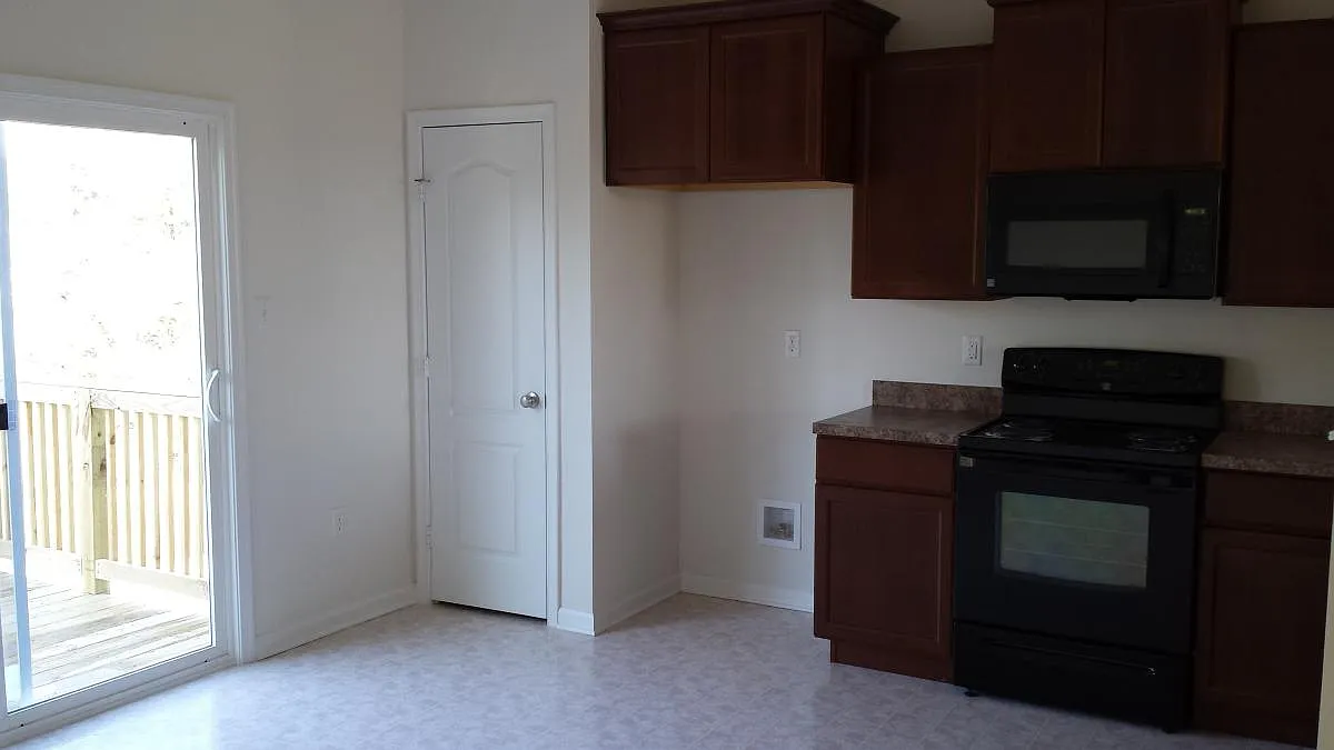 3 bed, 2.5 bath, 2000 sqft, $2,100 — Photo 4