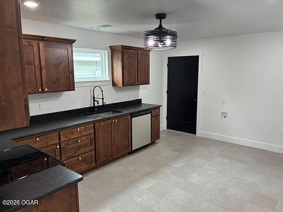 3rd image of 120 Poplar St