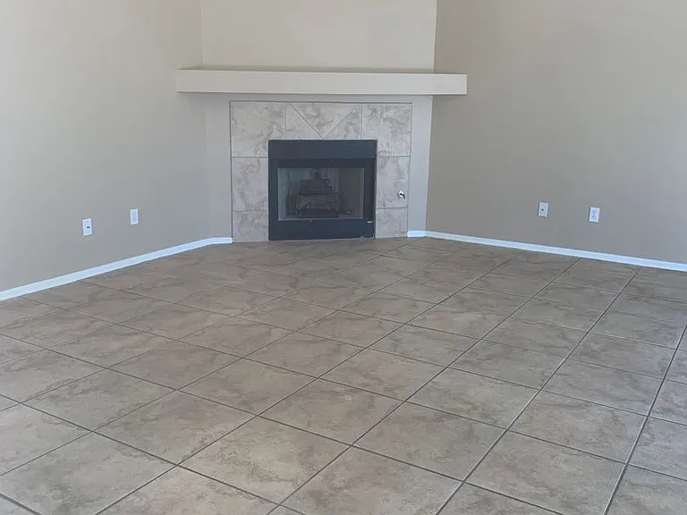9115 E Esperanza Dr — Photo 3