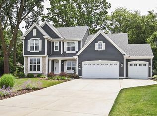 N25W27262 Covington Ct, Pewaukee, WI 53072