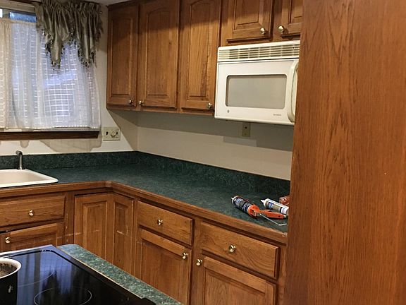 4th image of 40275 Lizabeth Dr #1