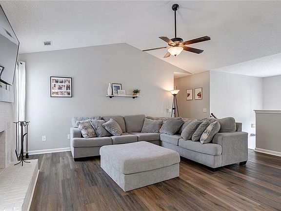 3rd image of 136 Silverstone Cir