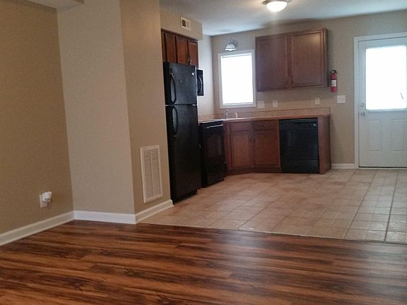 2nd image of 801 Oak Arbor Ct APT A