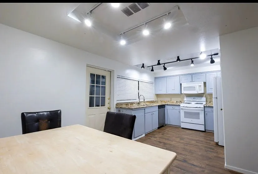 3 bed, 1576 sqft, $2,100 — Photo 3