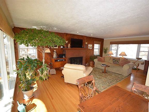 5th image of 3226 Laurel Ave