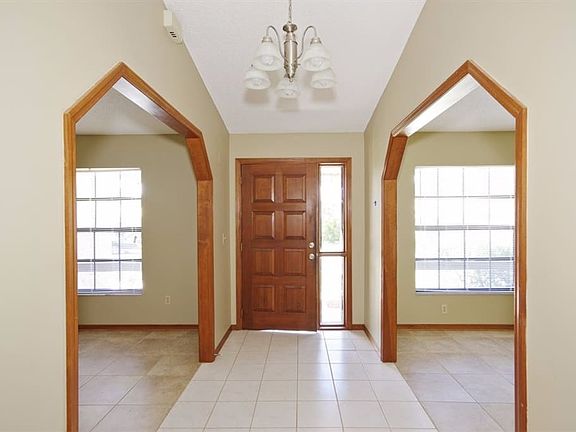 3rd image of 8858 Hillsdale Dr