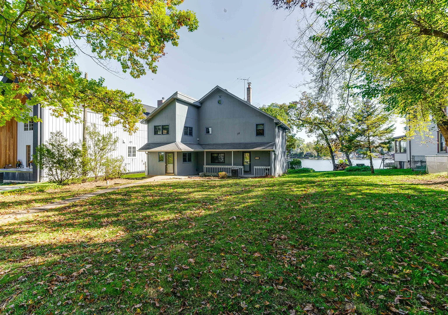 3 bed, 2.5 bath, 2500 sqft, $4,000 — Photo 2