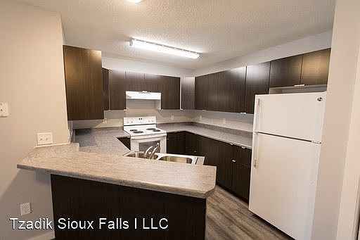 2nd image of 701 S Lyons Ave #7382532