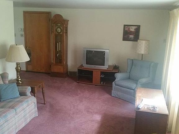 4th image of 1527 Greensburg Pike