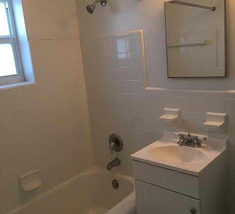4th image of 822 NE 18th Ave APT 3