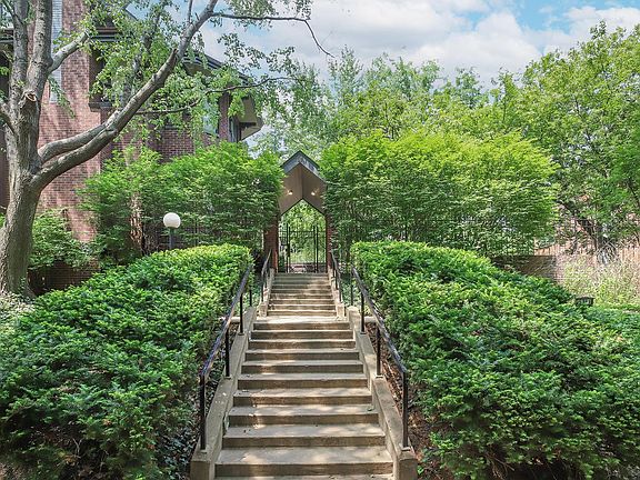 2nd image of 5381 Pershing Ave APT 105