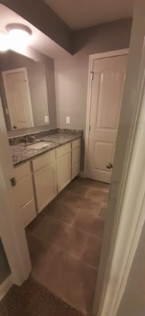 2202 Greenbriar Ct — Photo 3