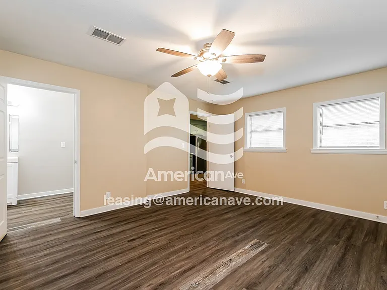 697921_007_main_bedroom_7.jpg